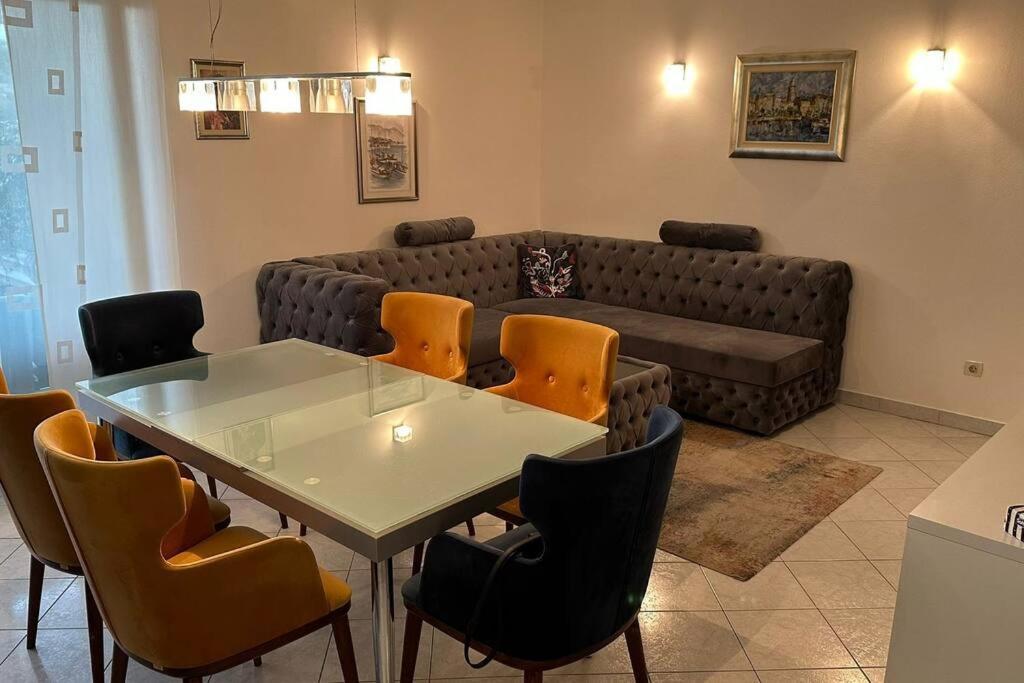 Apartment With Big Terrace Leon Split Exterior photo